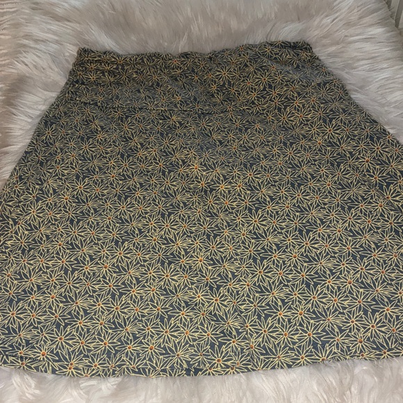 Toad&Co Dresses & Skirts - Toad&Co Mini Skirt with Starburst Pattern in Black and Yellow